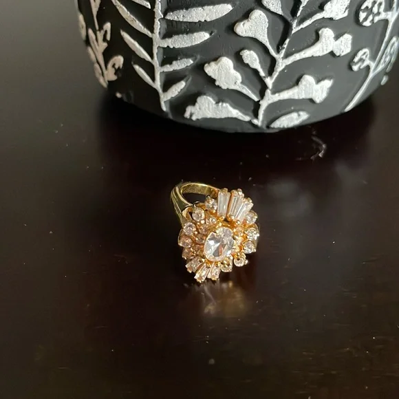 Vintage Avon Cocktail Ring - Picture 3 of 5